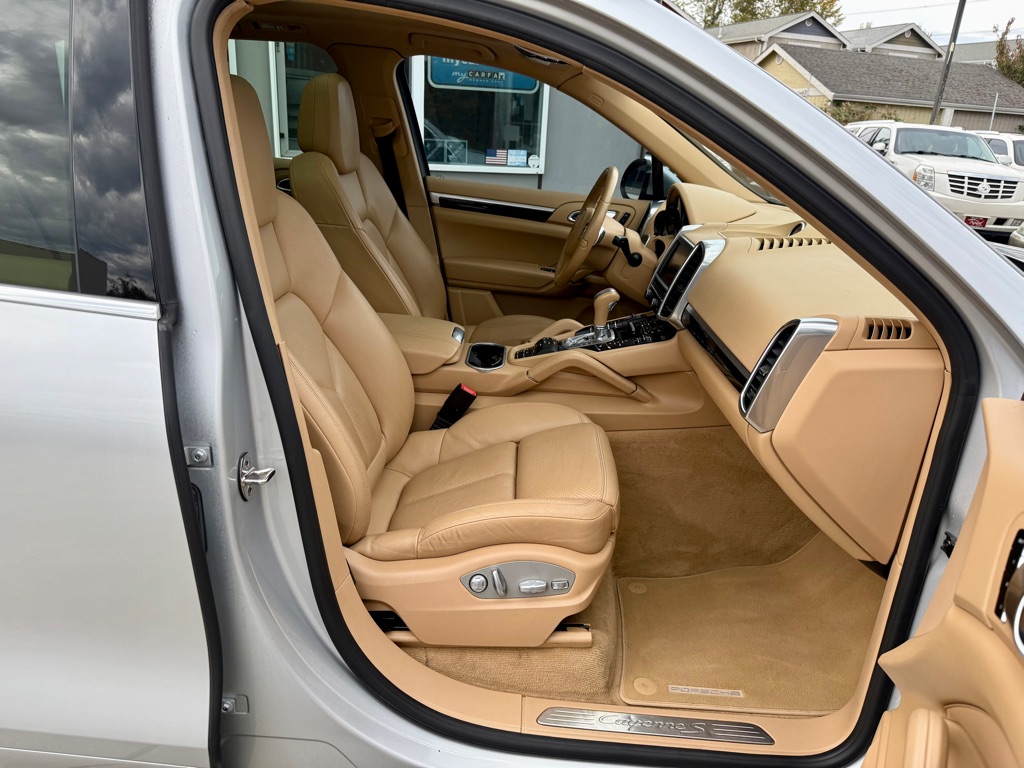 Photo 18 of this PORSCHE CAYENNE