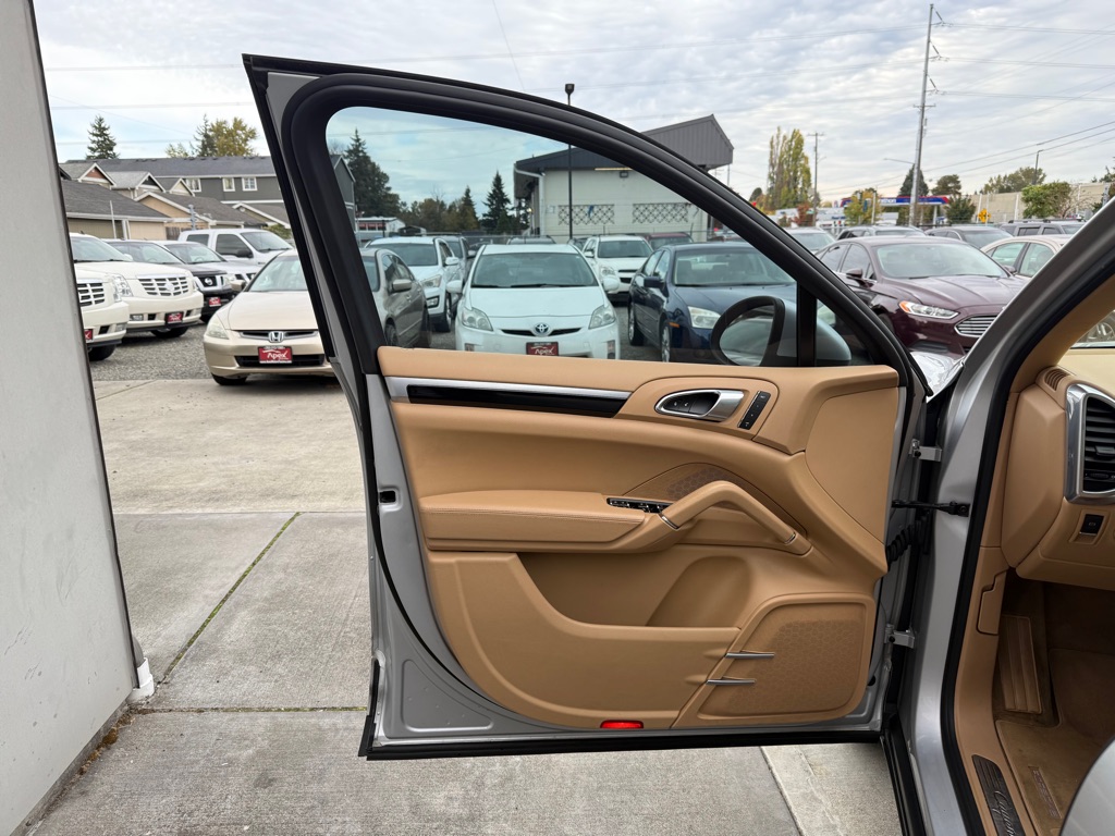 Photo 8 of this PORSCHE CAYENNE