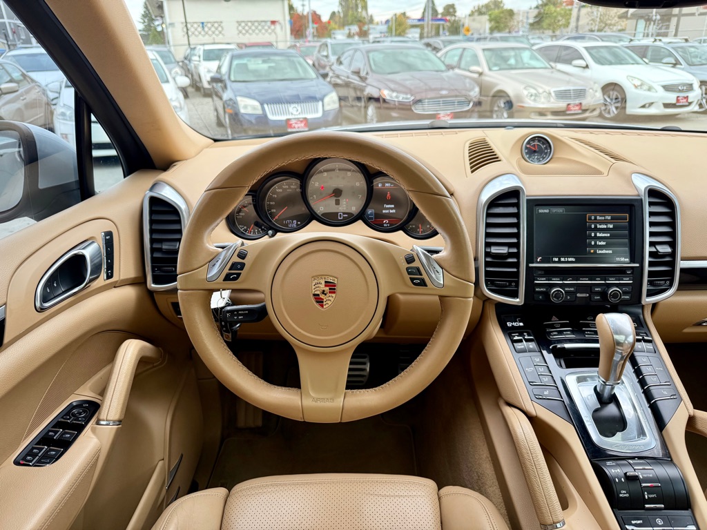 Photo 12 of this PORSCHE CAYENNE