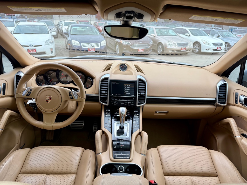 Photo 10 of this PORSCHE CAYENNE