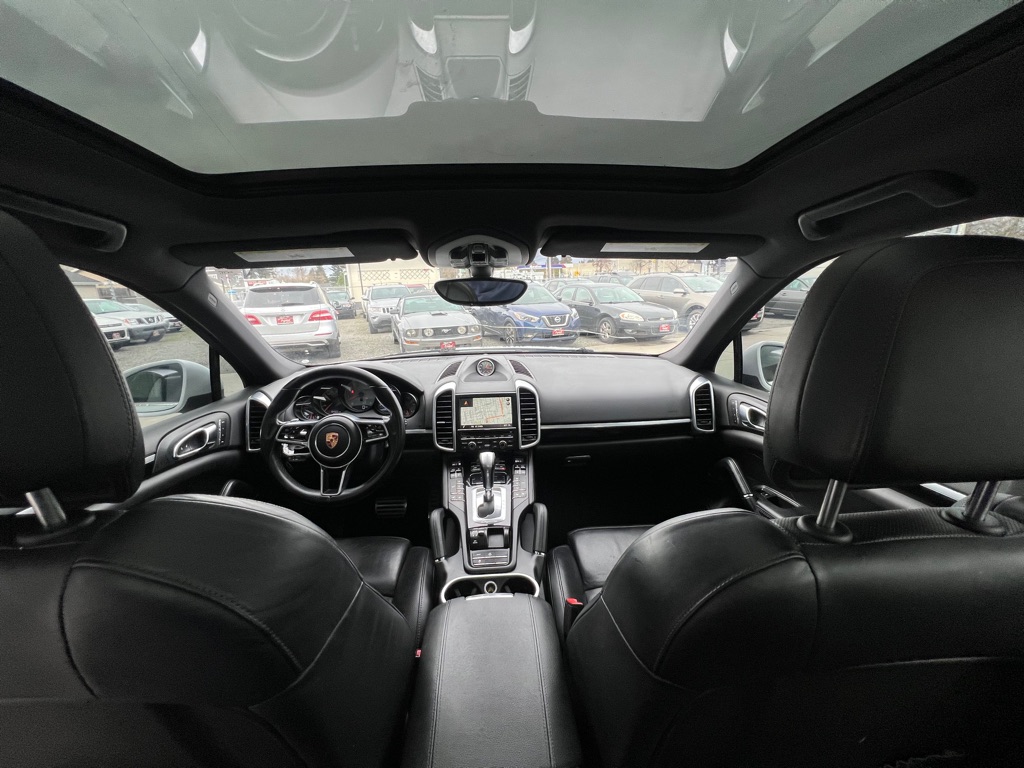 Photo 11 of this PORSCHE CAYENNE
