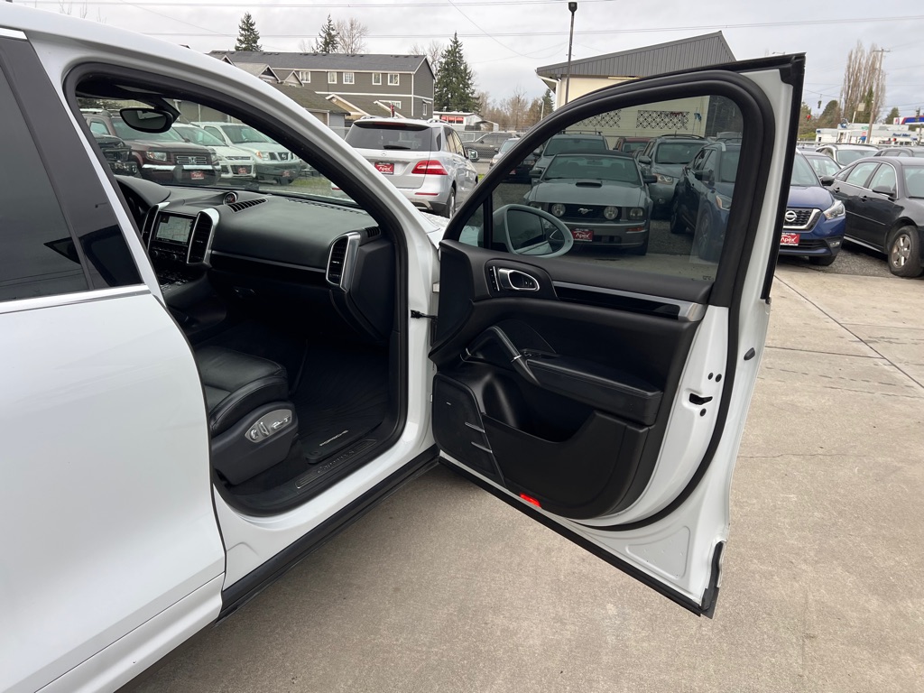 Photo 16 of this PORSCHE CAYENNE