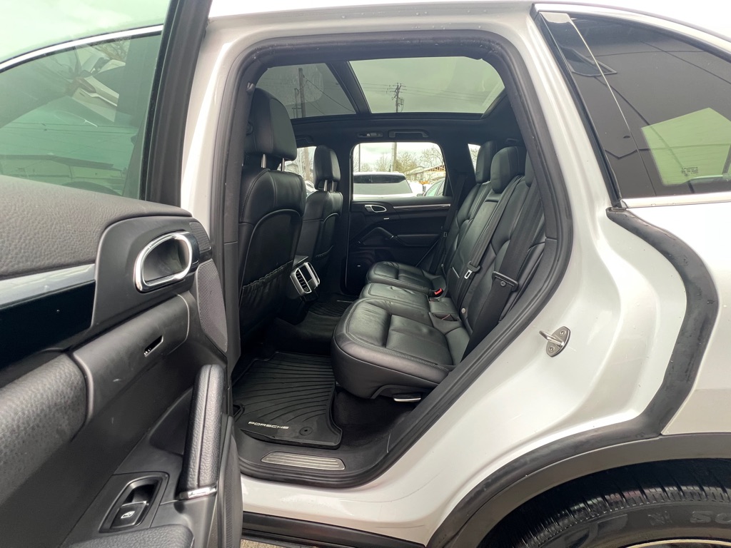 Photo 10 of this PORSCHE CAYENNE