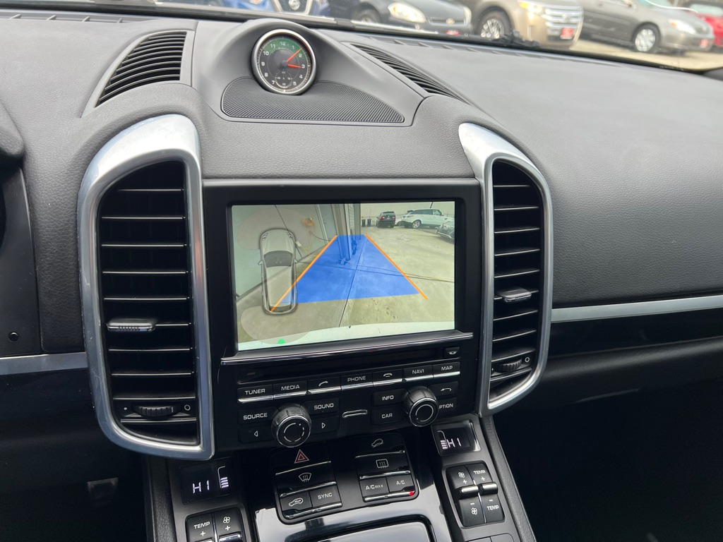 Photo 21 of this PORSCHE CAYENNE