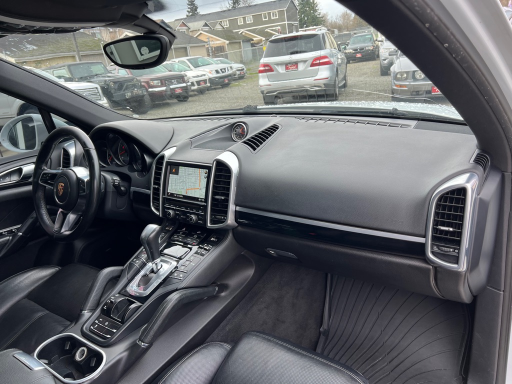 Photo 17 of this PORSCHE CAYENNE