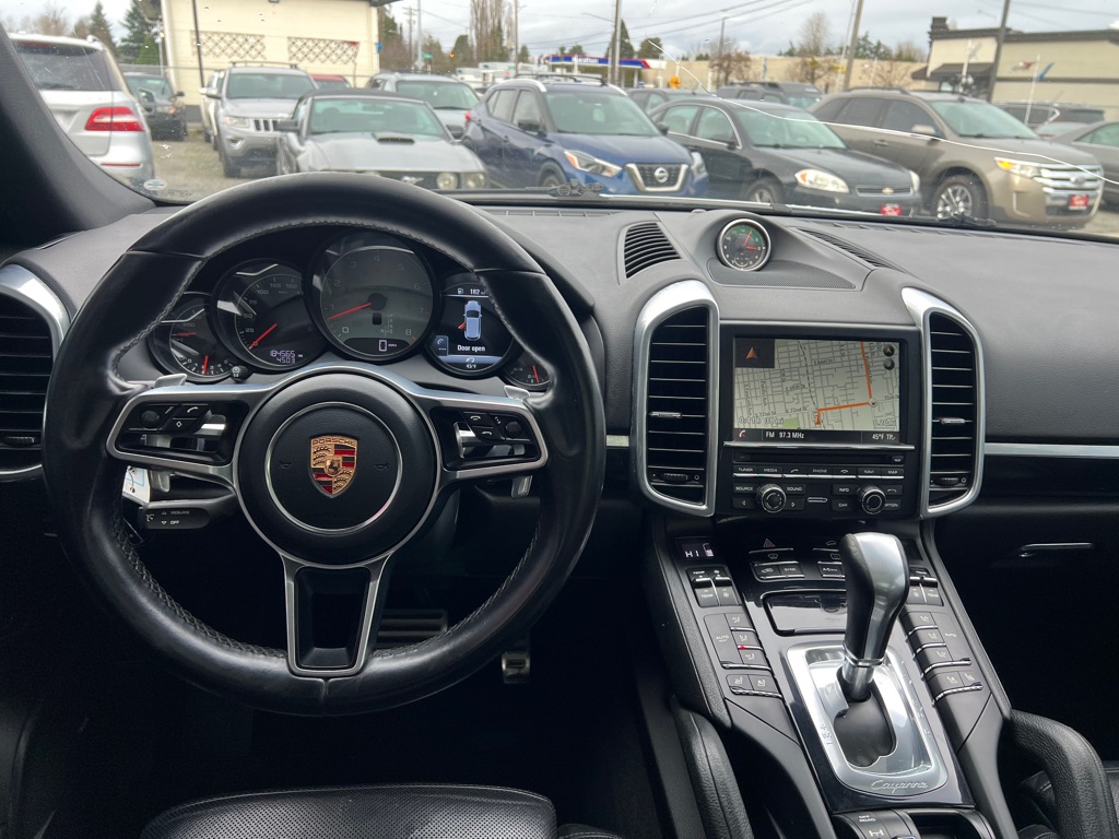 Photo 12 of this PORSCHE CAYENNE