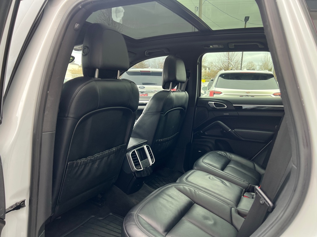 Photo 13 of this PORSCHE CAYENNE