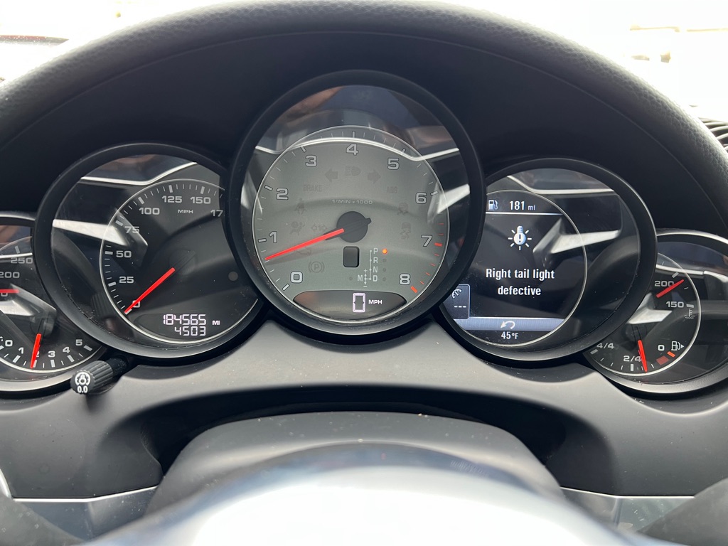 Photo 22 of this PORSCHE CAYENNE