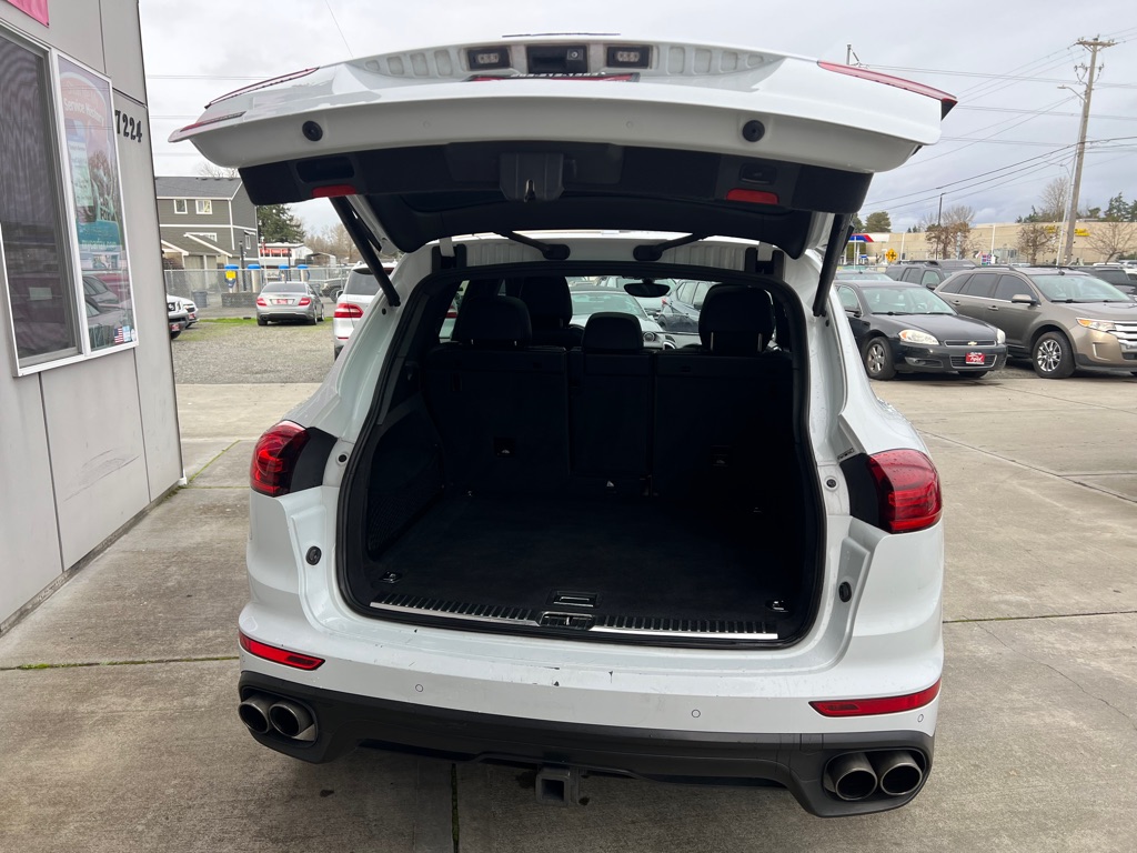 Photo 14 of this PORSCHE CAYENNE