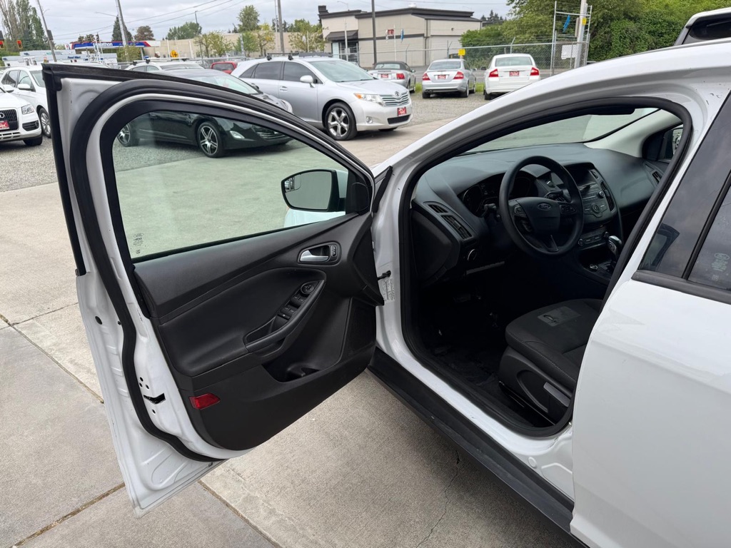 Photo 9 of this FORD FOCUS