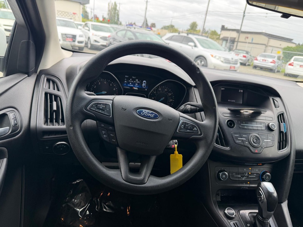 Photo 13 of this FORD FOCUS