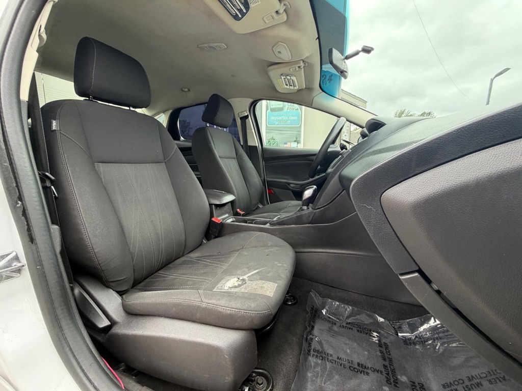 Photo 18 of this FORD FOCUS