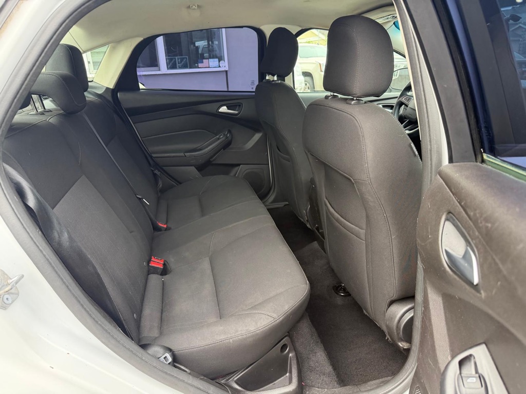 Photo 15 of this FORD FOCUS