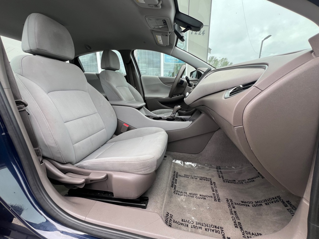 Photo 17 of this CHEVROLET MALIBU