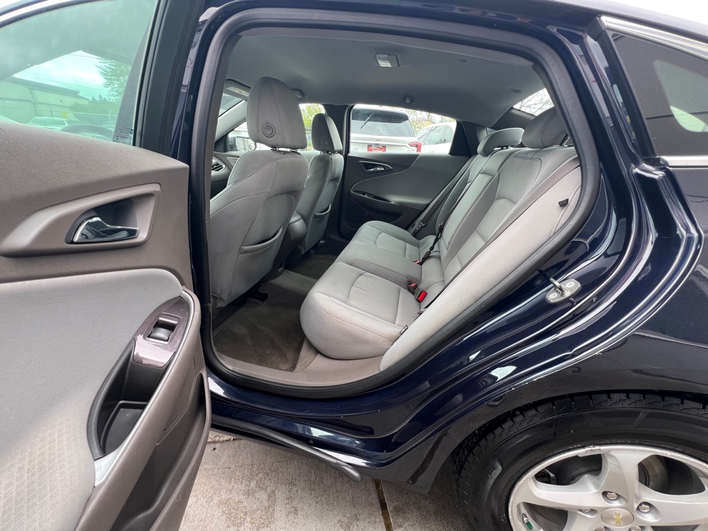Photo 11 of this CHEVROLET MALIBU