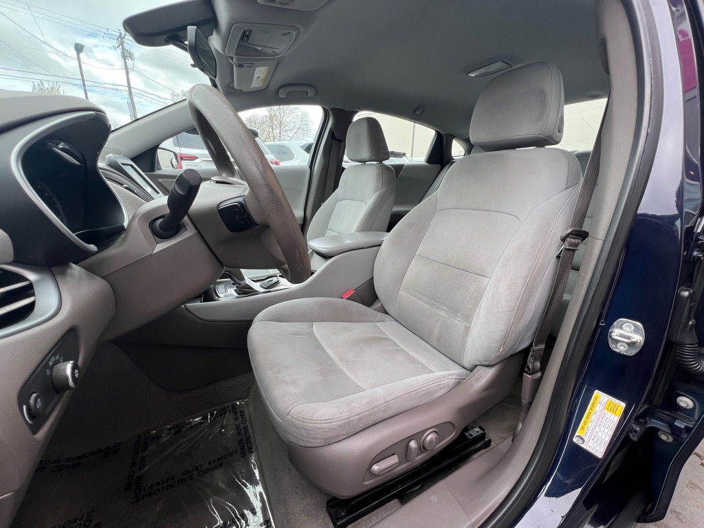 Photo 10 of this CHEVROLET MALIBU