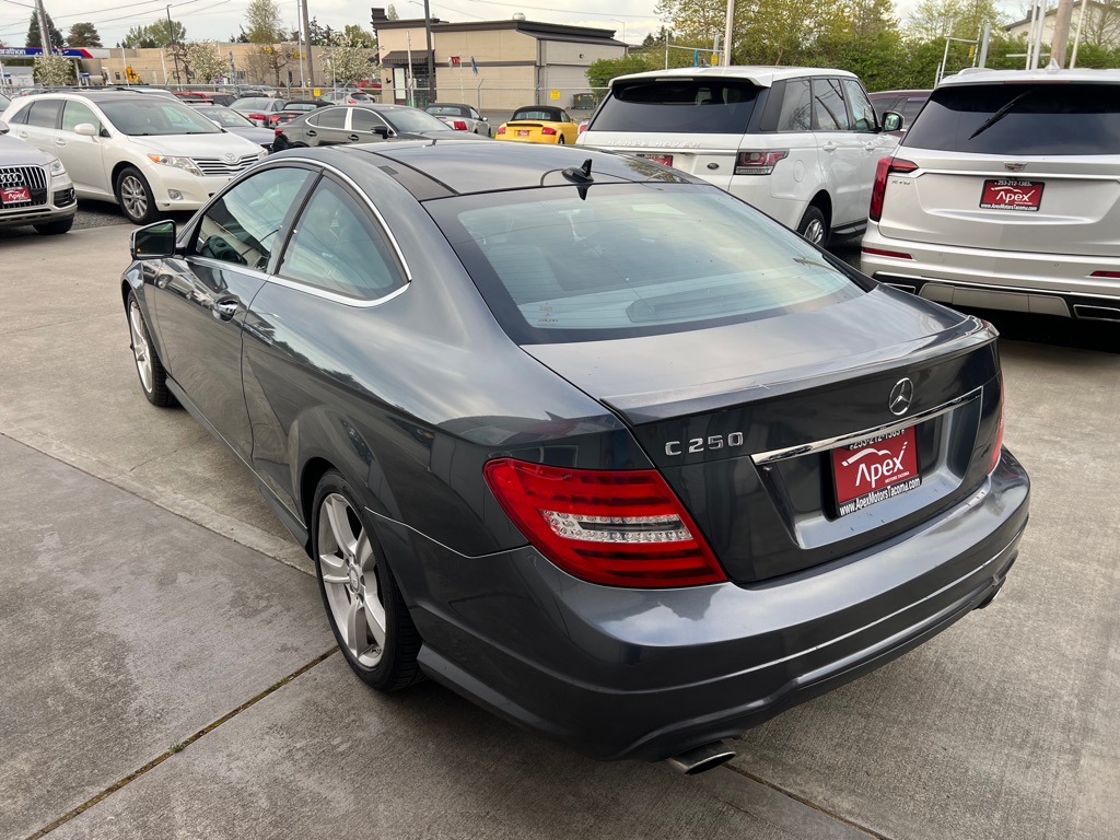 Photo 5 of this MERCEDES-BENZ C-CLASS