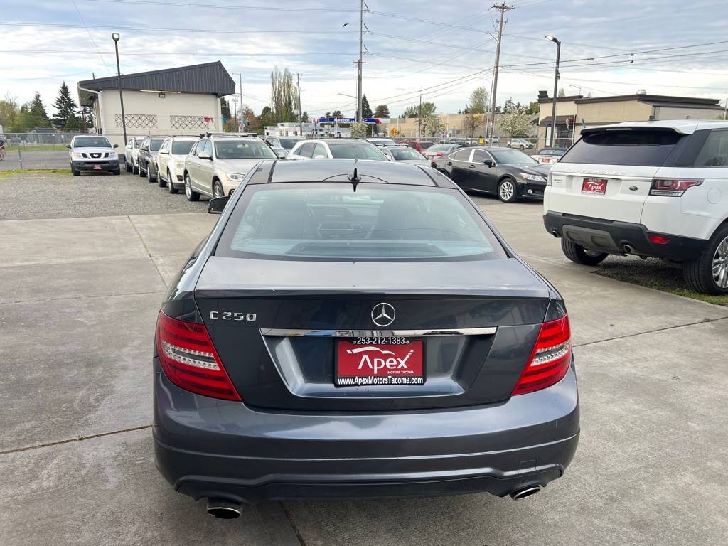 Photo 6 of this MERCEDES-BENZ C-CLASS