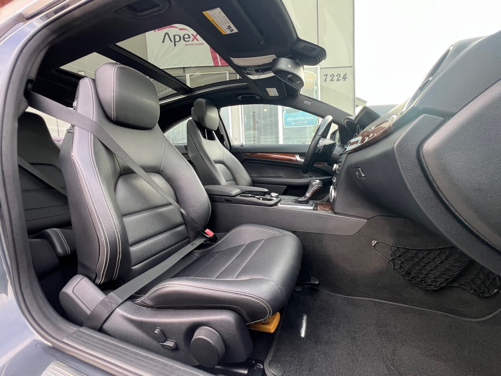 Photo 17 of this MERCEDES-BENZ C-CLASS