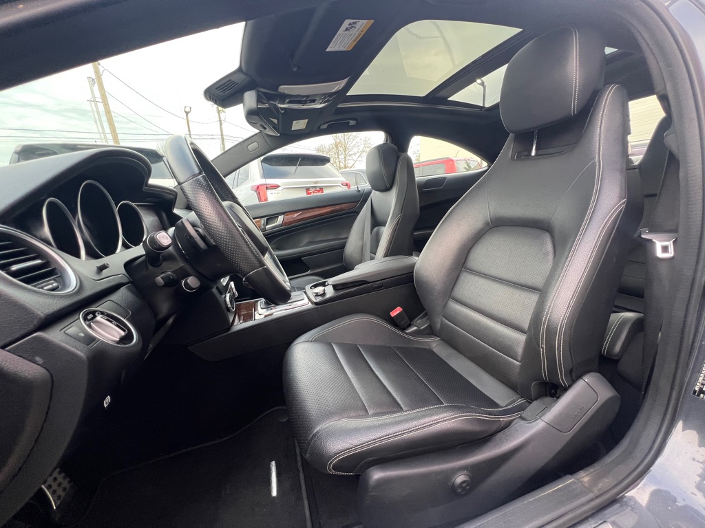 Photo 11 of this MERCEDES-BENZ C-CLASS