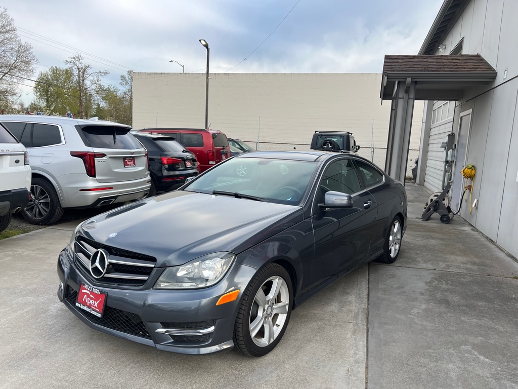Photo 3 of this MERCEDES-BENZ C-CLASS