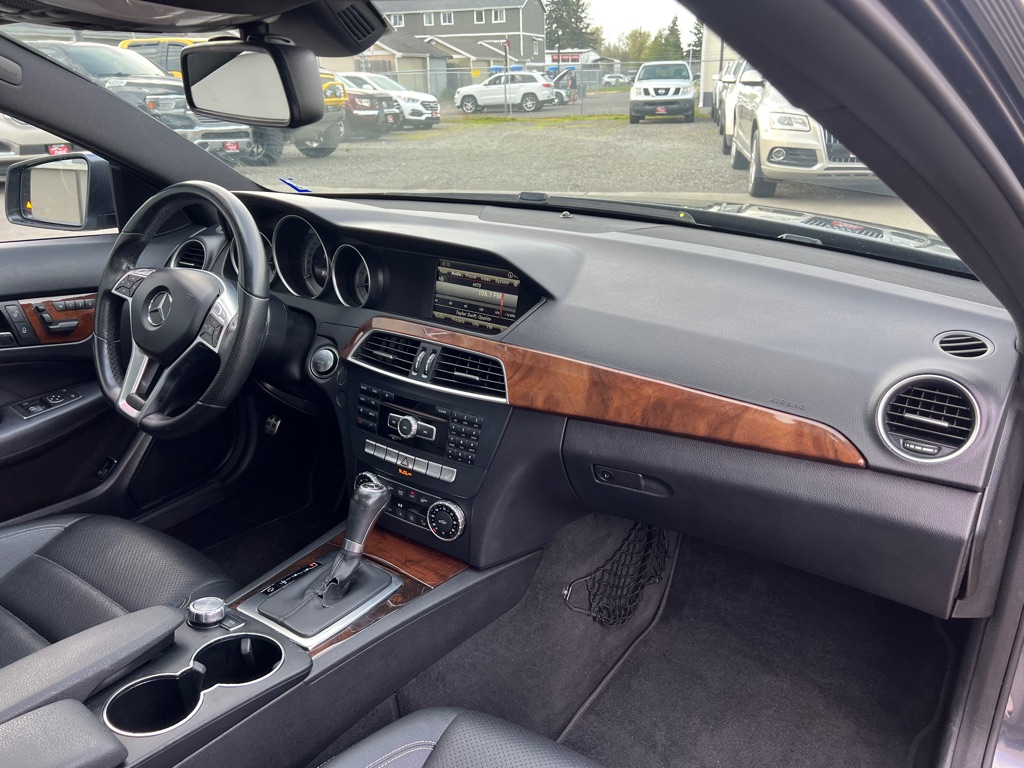 Photo 16 of this MERCEDES-BENZ C-CLASS