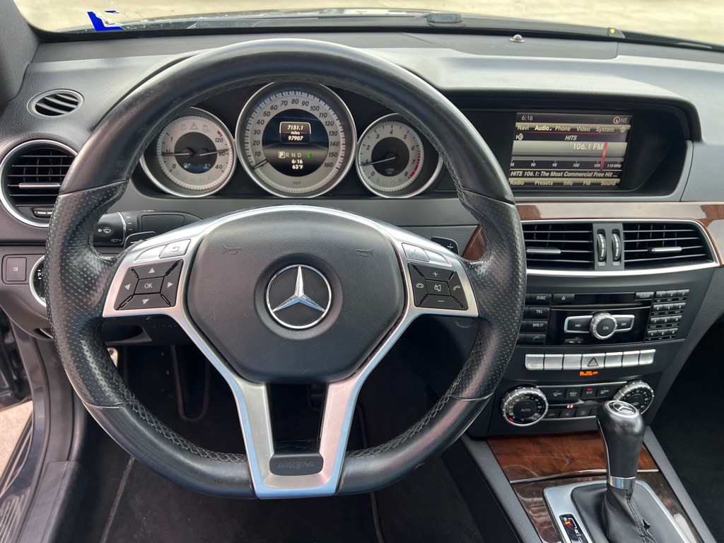 Photo 19 of this MERCEDES-BENZ C-CLASS