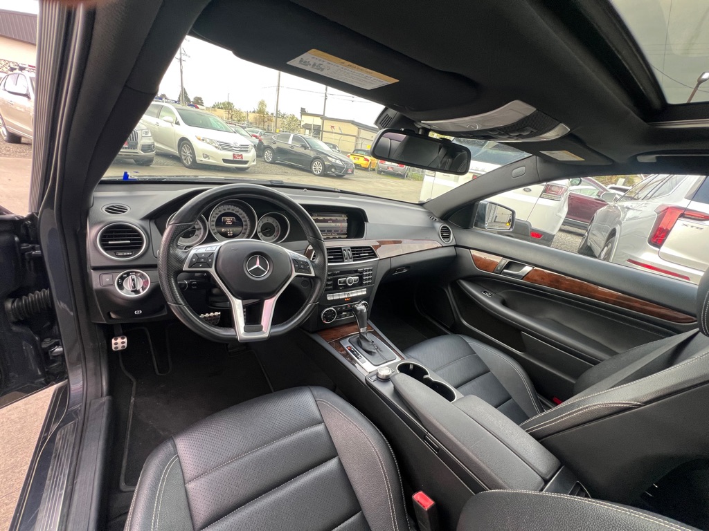 Photo 12 of this MERCEDES-BENZ C-CLASS
