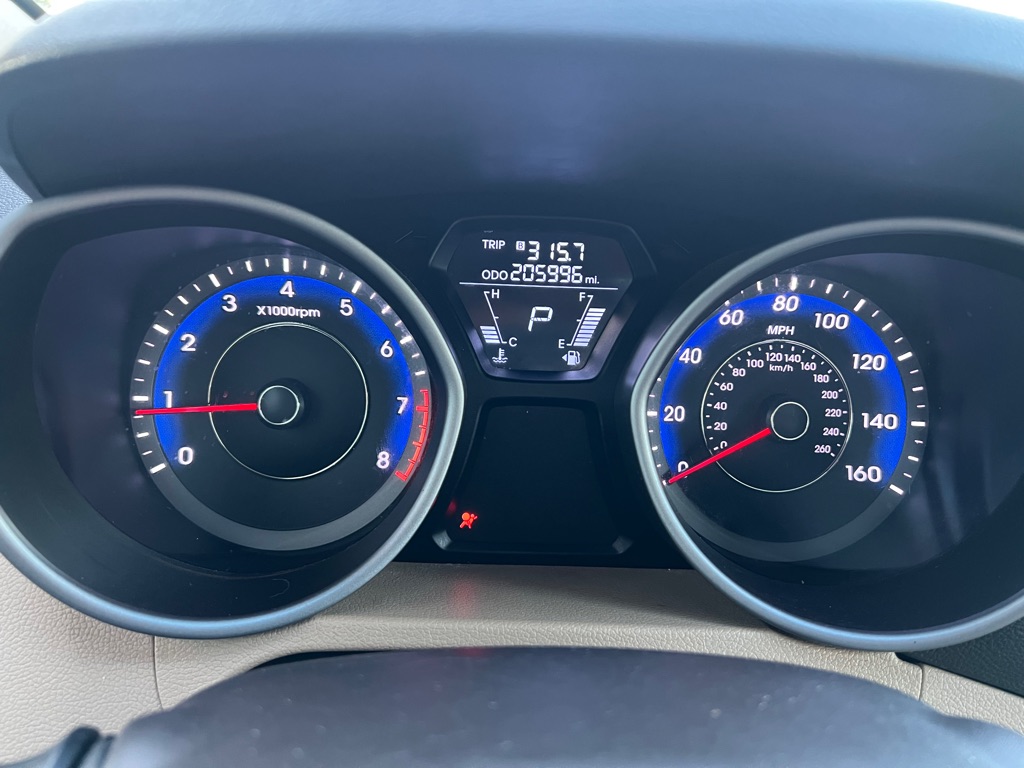 Photo 21 of this HYUNDAI ELANTRA