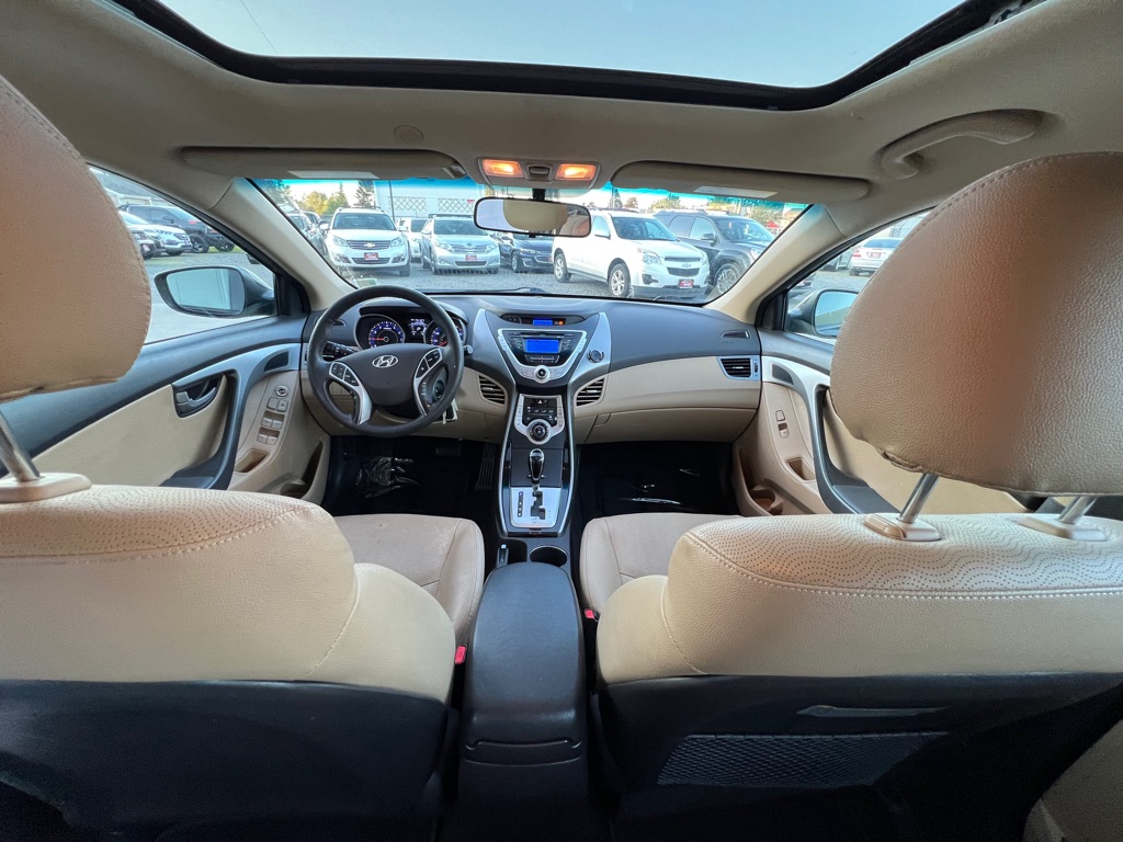 Photo 13 of this HYUNDAI ELANTRA