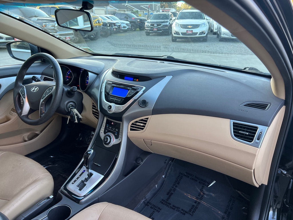 Photo 18 of this HYUNDAI ELANTRA