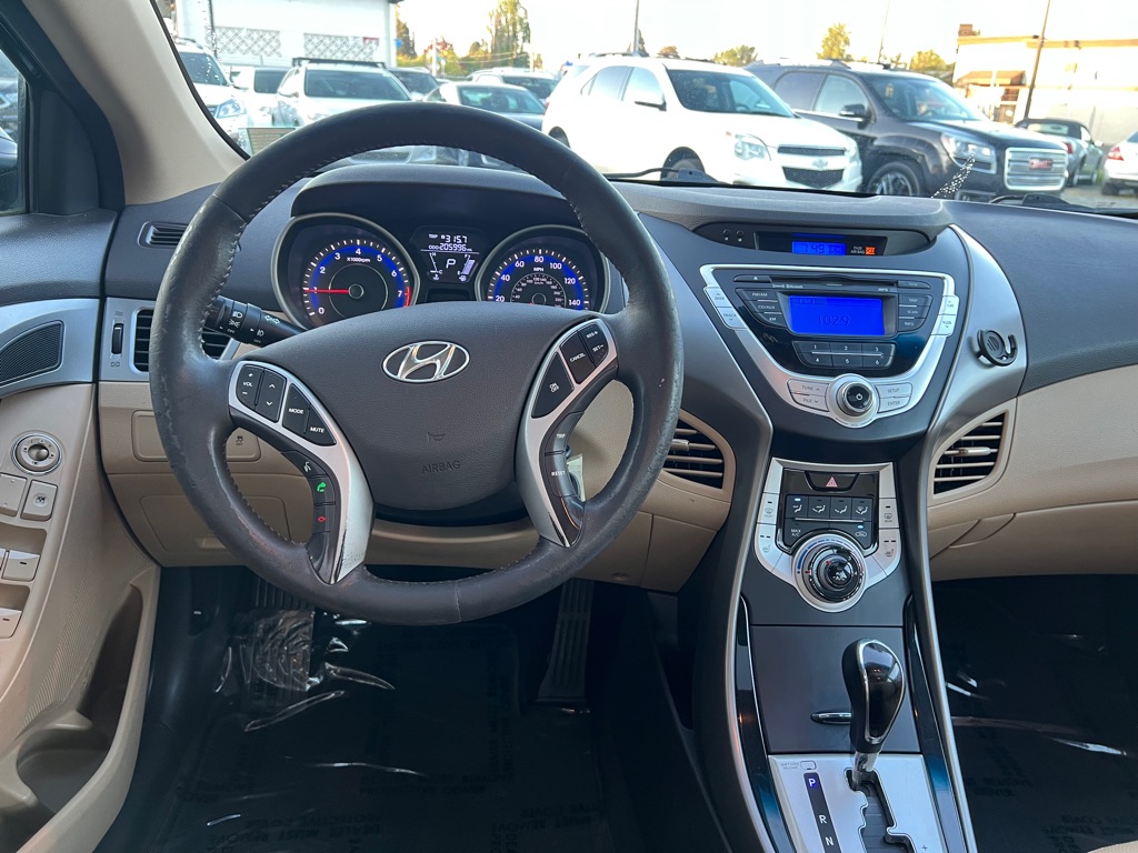 Photo 14 of this HYUNDAI ELANTRA
