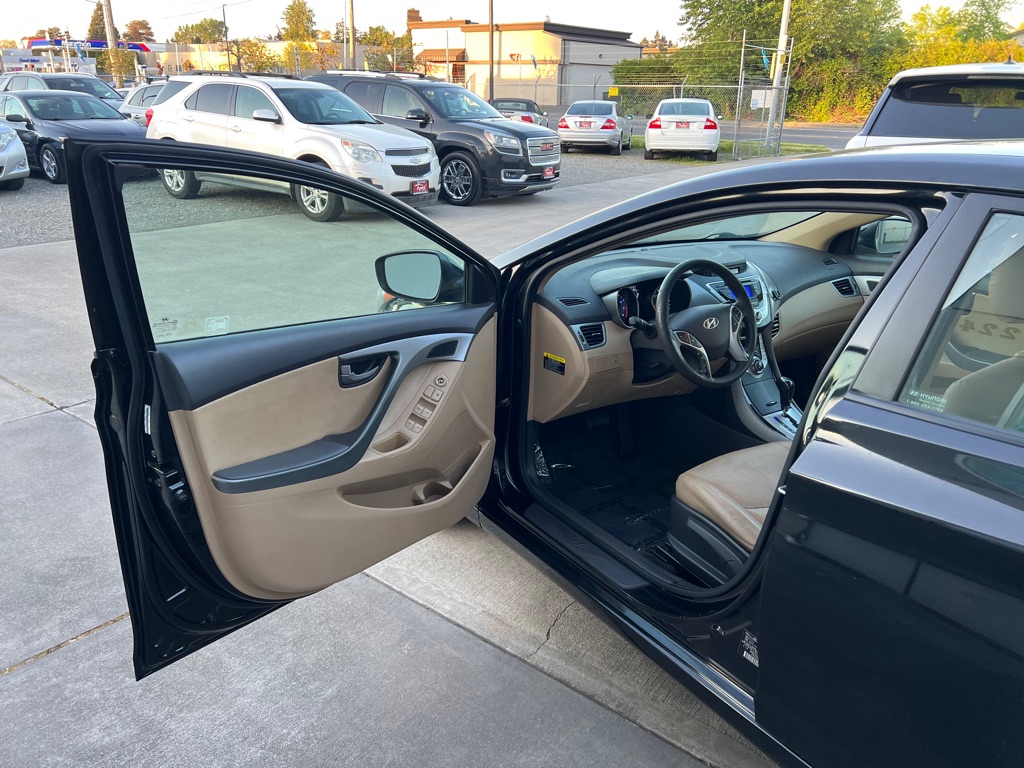 Photo 10 of this HYUNDAI ELANTRA