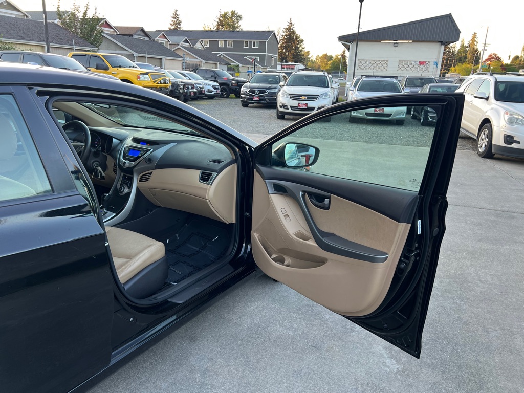 Photo 17 of this HYUNDAI ELANTRA