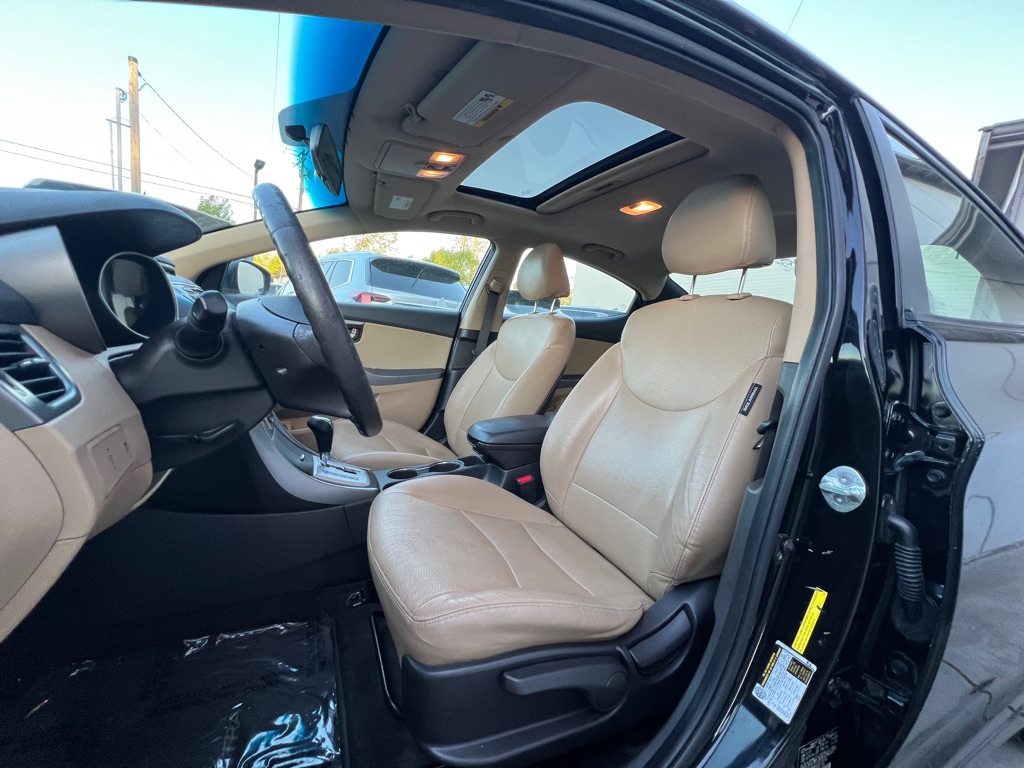 Photo 11 of this HYUNDAI ELANTRA