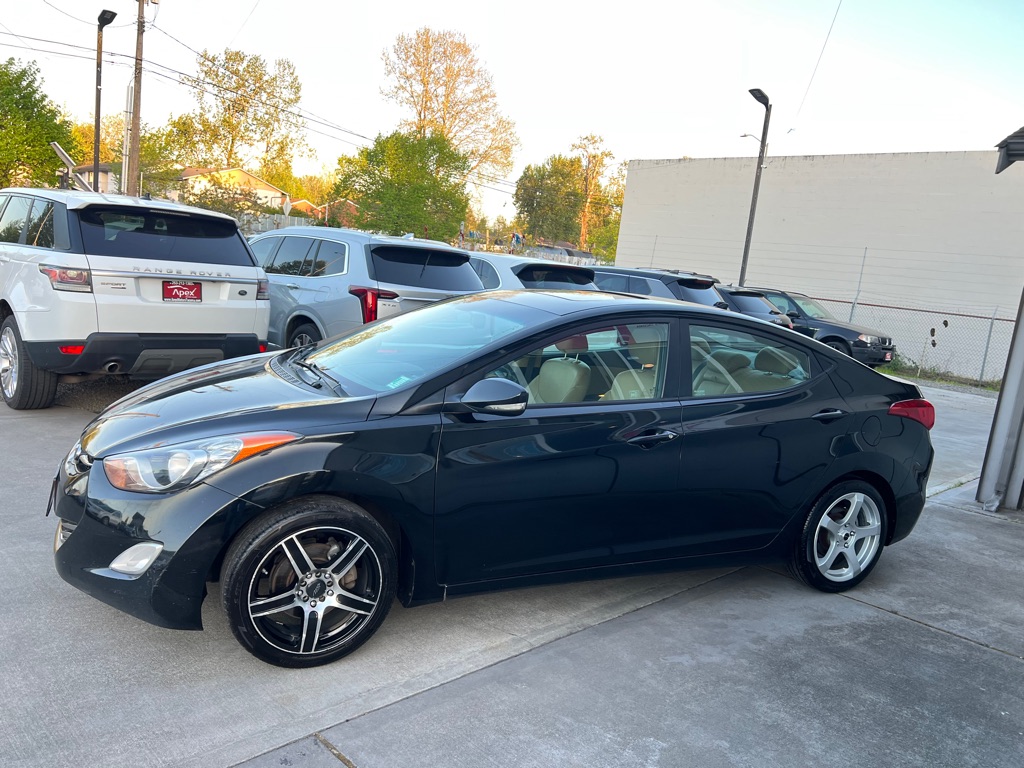 Photo 4 of this HYUNDAI ELANTRA