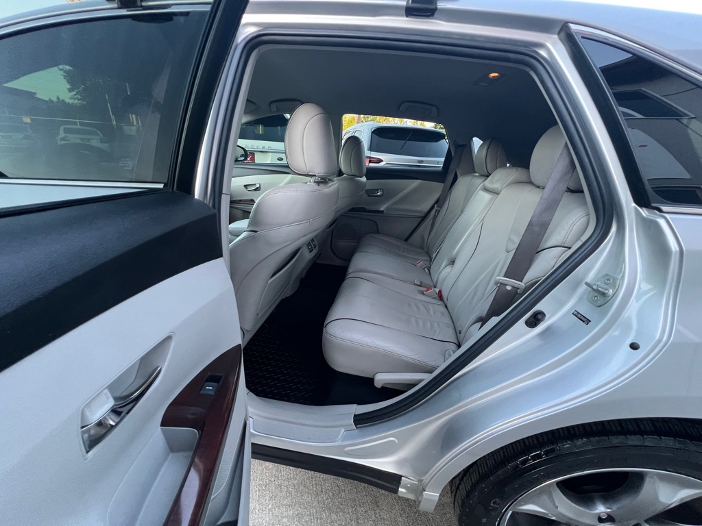 Photo 11 of this TOYOTA VENZA