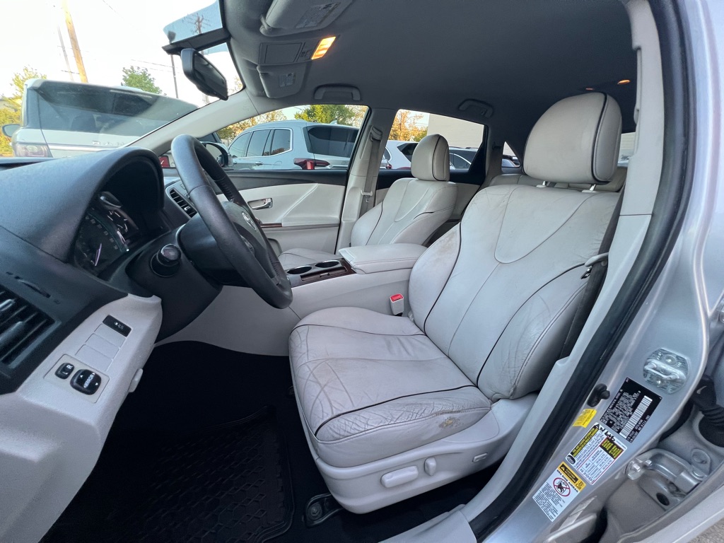 Photo 10 of this TOYOTA VENZA