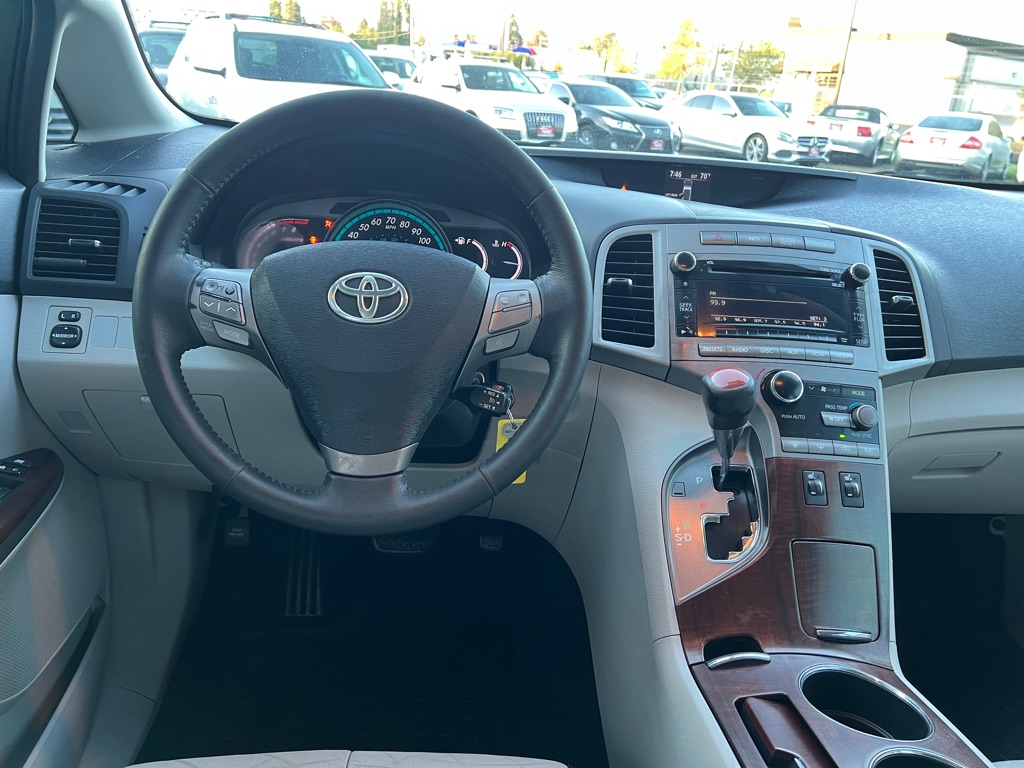 Photo 13 of this TOYOTA VENZA