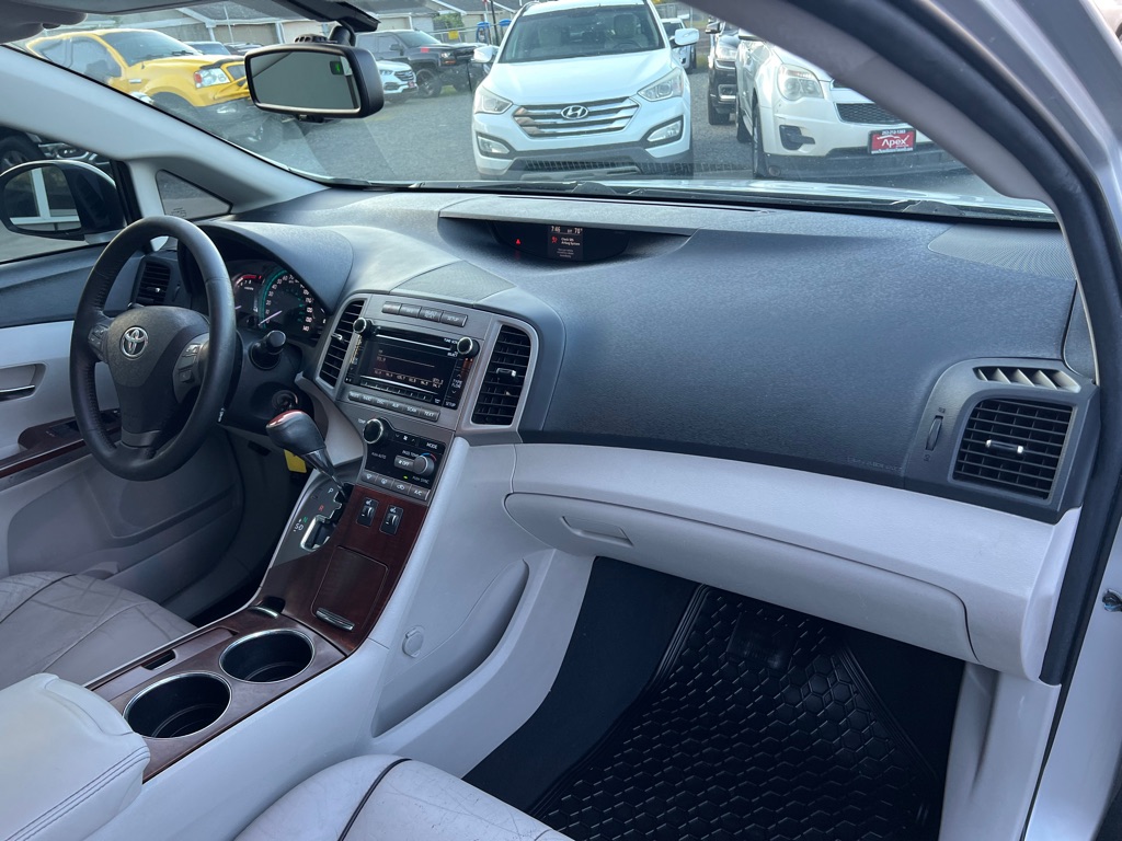 Photo 17 of this TOYOTA VENZA