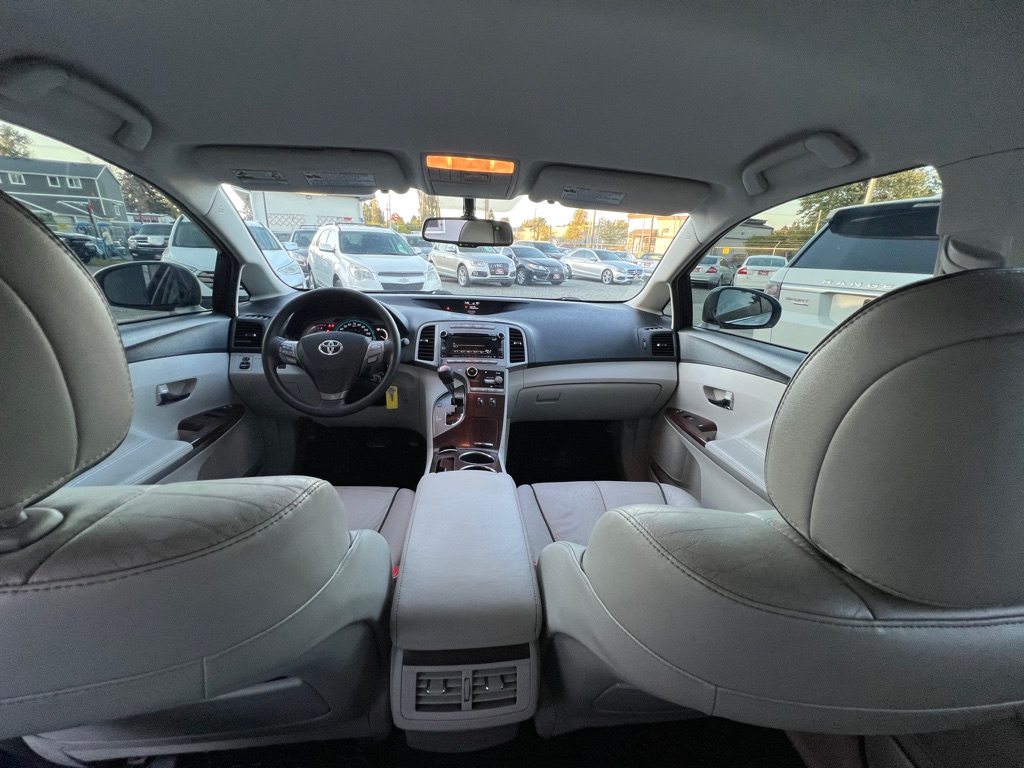 Photo 12 of this TOYOTA VENZA