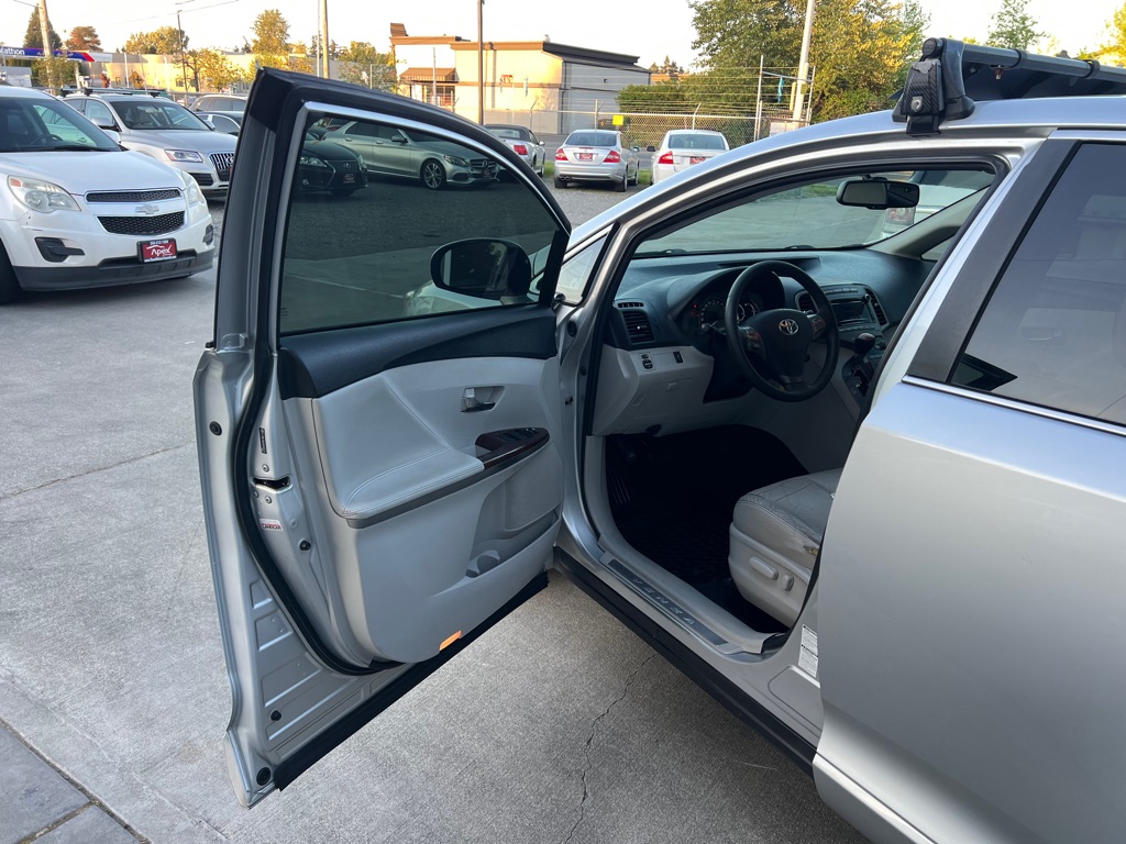 Photo 9 of this TOYOTA VENZA