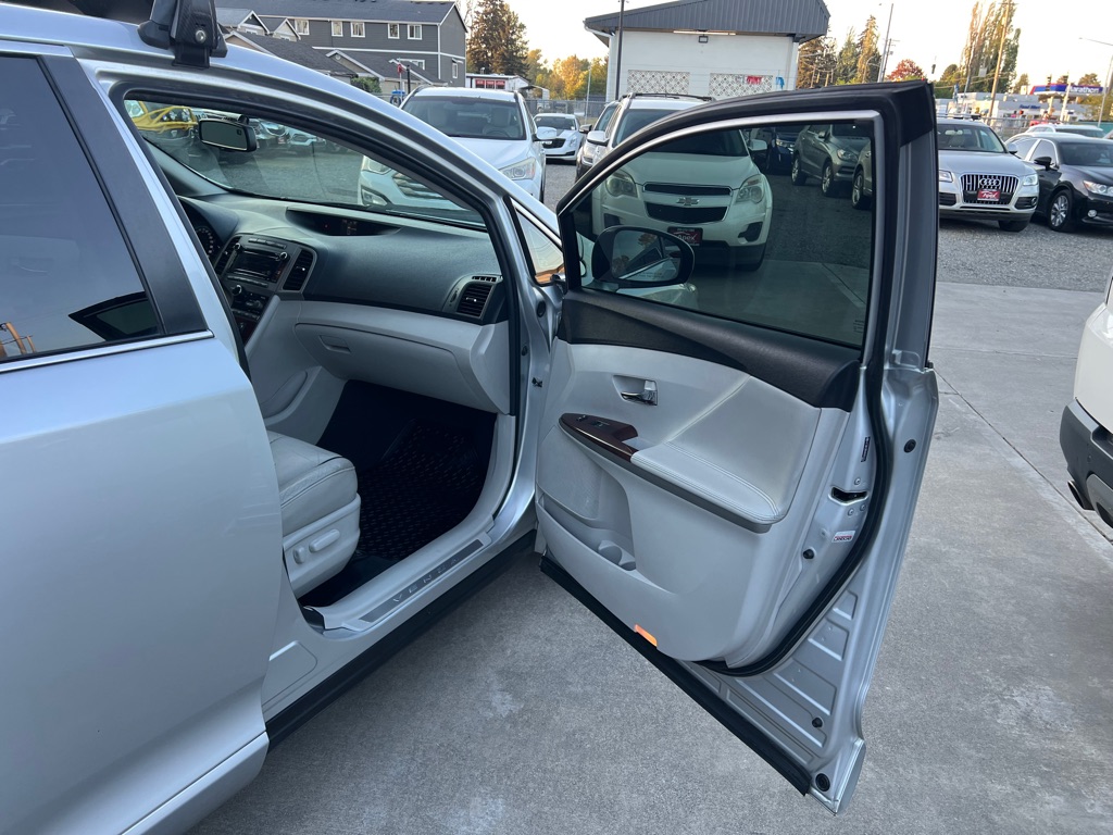 Photo 16 of this TOYOTA VENZA