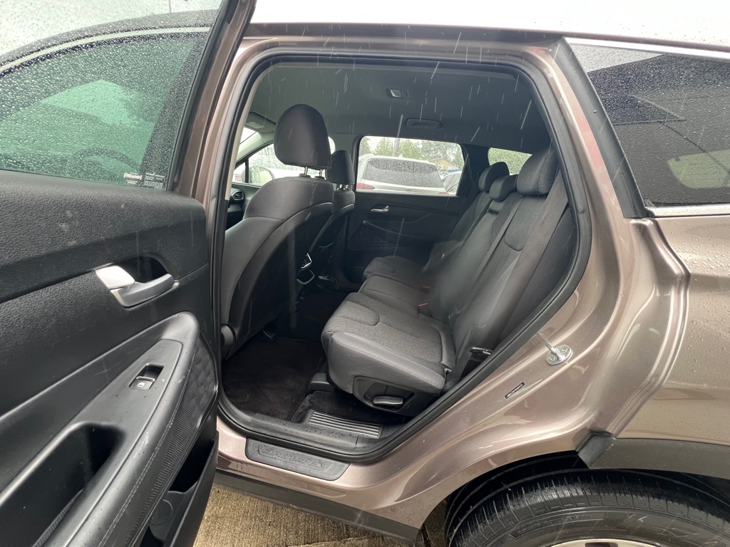Photo 11 of this HYUNDAI SANTA FE