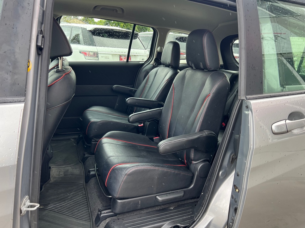 Photo 13 of this MAZDA MAZDA5