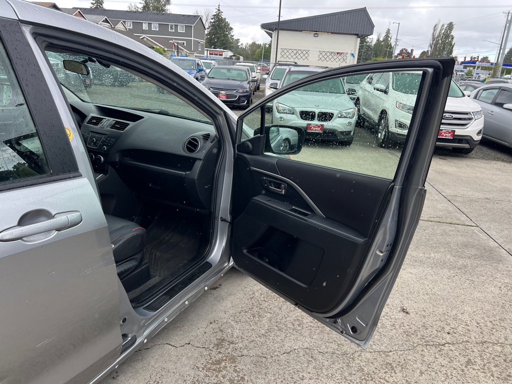 Photo 17 of this MAZDA MAZDA5