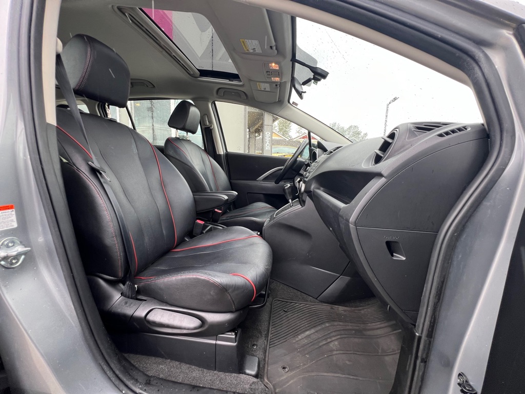 Photo 19 of this MAZDA MAZDA5