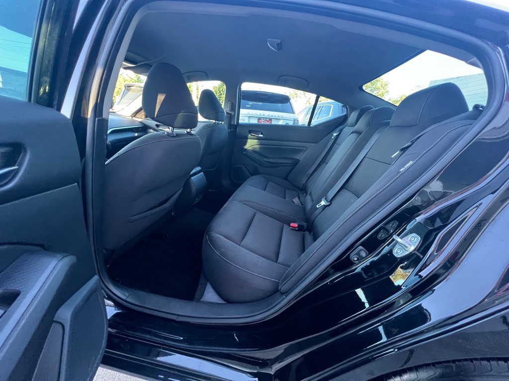 Photo 11 of this NISSAN ALTIMA