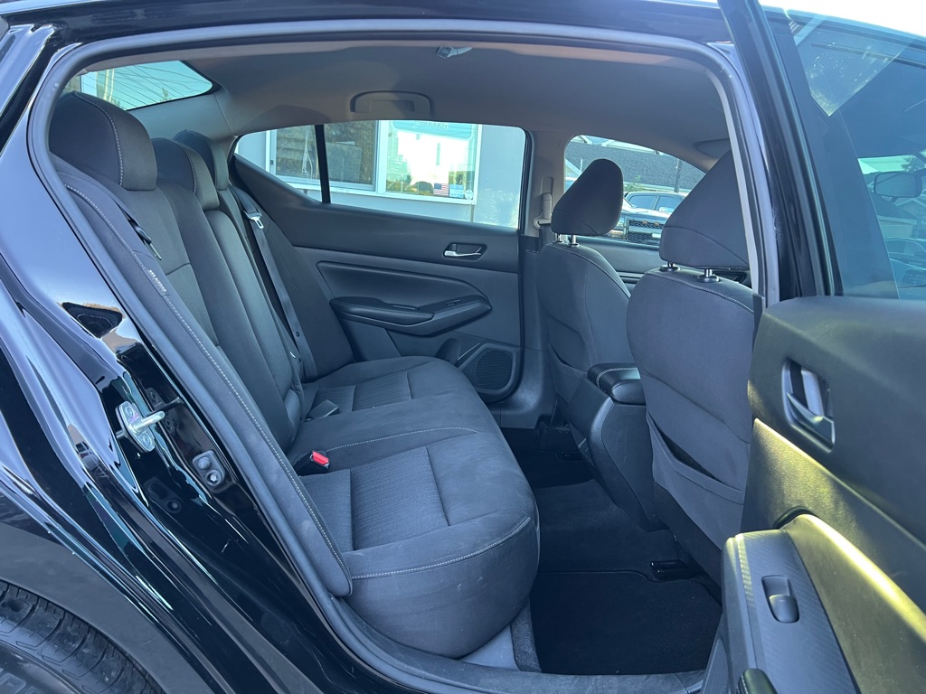 Photo 18 of this NISSAN ALTIMA