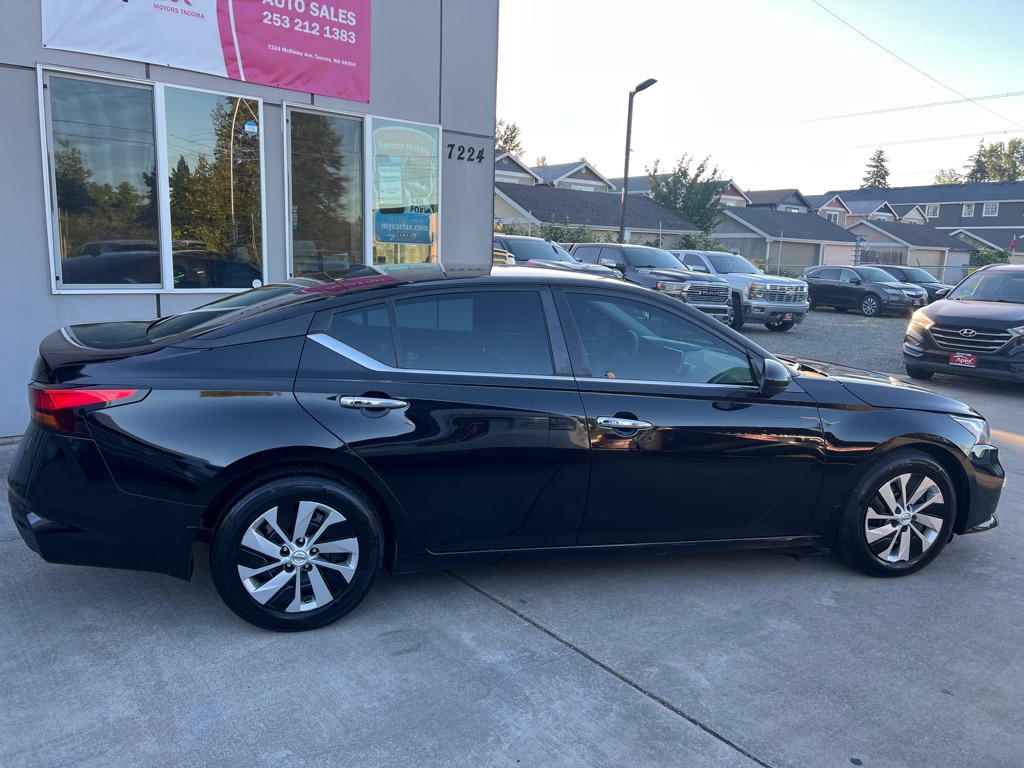 Photo 8 of this NISSAN ALTIMA
